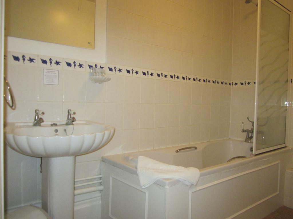 كليفدن The Highcliffe Hotel الغرفة الصورة